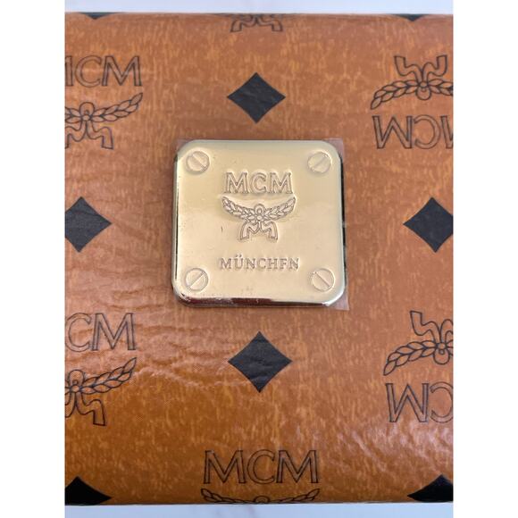 MCM Visetos Monogram Square Sunglasses with Cognac Hard Case NWOT - Picture 5 of 9